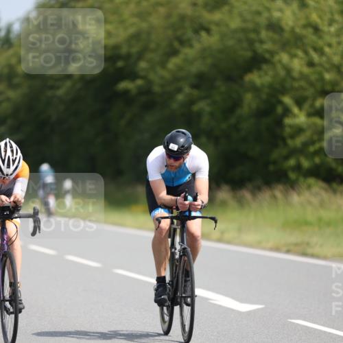 22.06.2025 - Viking Triathlon Yannick Fuchs http://msf.ph/oto/8105186 22.06.2025 11:29:23 Radfahren 43, 78, 110, 305, 314, 389, 411, 427 meine-sportfotos.de