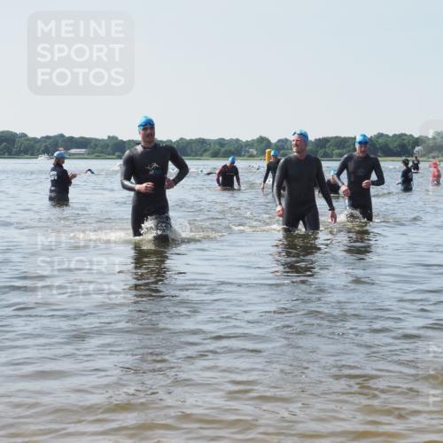 22.06.2025 - Viking Triathlon KatJ http://msf.ph/oto/8105253 22.06.2025 10:36:18 Schwimmen 88, 101, 334, 407 meine-sportfotos.de