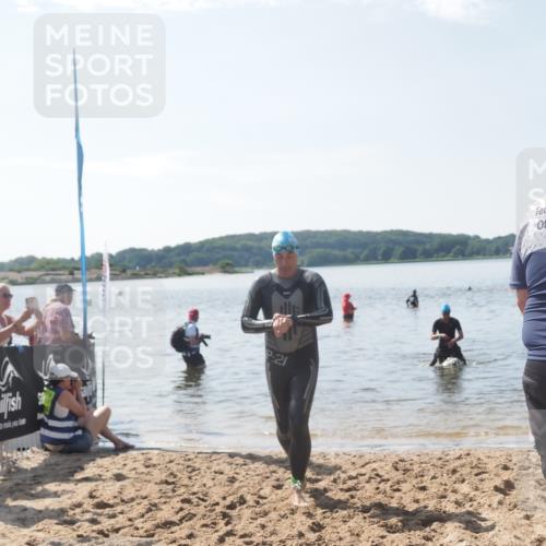 22.06.2025 - Viking Triathlon MichiJ http://msf.ph/oto/8105281 22.06.2025 10:49:43 Schwimmen 263, 270, 356, 453 meine-sportfotos.de