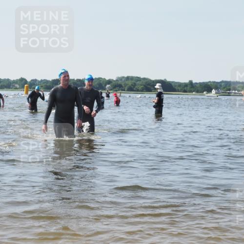 22.06.2025 - Viking Triathlon KatJ http://msf.ph/oto/8105297 22.06.2025 10:36:20 Schwimmen 42, 88, 101, 334, 407 meine-sportfotos.de