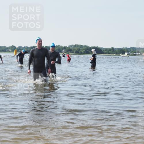 22.06.2025 - Viking Triathlon KatJ http://msf.ph/oto/8105310 22.06.2025 10:36:21 Schwimmen 42, 88, 101, 334, 407 meine-sportfotos.de
