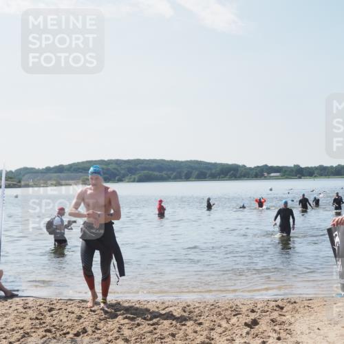 22.06.2025 - Viking Triathlon MichiJ http://msf.ph/oto/8105313 22.06.2025 10:50:13 Schwimmen 97, 431, 463 meine-sportfotos.de