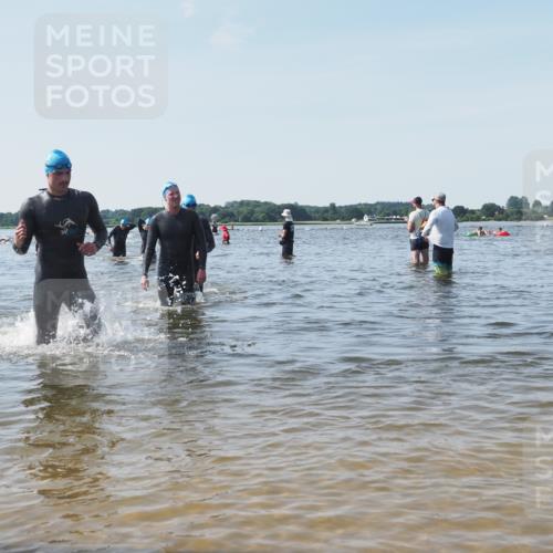 22.06.2025 - Viking Triathlon KatJ http://msf.ph/oto/8105317 22.06.2025 10:36:22 Schwimmen 42, 88, 101, 232, 251, 334, 407 meine-sportfotos.de