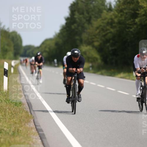 22.06.2025 - Viking Triathlon Yannick Fuchs http://msf.ph/oto/8105319 22.06.2025 11:29:36 Radfahren 83, 93, 182, 254, 281, 314, 320, 375, 411, 427, 487 meine-sportfotos.de