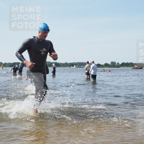 22.06.2025 - Viking Triathlon KatJ http://msf.ph/oto/8105353 22.06.2025 10:36:23 Schwimmen 42, 88, 101, 232, 251, 334, 407 meine-sportfotos.de