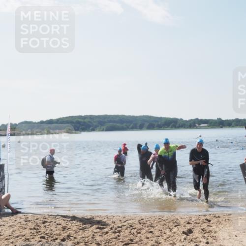 22.06.2025 - Viking Triathlon MichiJ http://msf.ph/oto/8105421 22.06.2025 10:50:40 Schwimmen 24, 48, 202, 402, 418, 533 meine-sportfotos.de