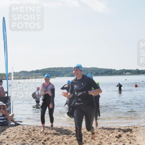 22.06.2025 - Viking Triathlon MichiJ http://msf.ph/oto/8105464 22.06.2025 10:50:42 Schwimmen 24, 48, 202, 402, 418, 533 meine-sportfotos.de