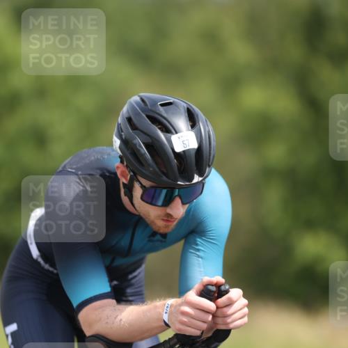 22.06.2025 - Viking Triathlon Yannick Fuchs http://msf.ph/oto/8105468 22.06.2025 12:10:14 Radfahren 57, 59, 152, 171, 295, 332, 500, 540, 552 meine-sportfotos.de