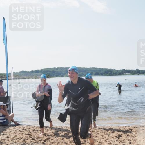 22.06.2025 - Viking Triathlon MichiJ http://msf.ph/oto/8105469 22.06.2025 10:50:43 Schwimmen 24, 48, 202, 402, 418, 533 meine-sportfotos.de