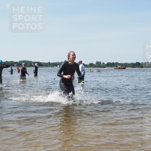 22.06.2025 - Viking Triathlon KatJ http://msf.ph/oto/8105498 22.06.2025 10:36:32 Schwimmen 42, 88, 232, 251, 332 meine-sportfotos.de