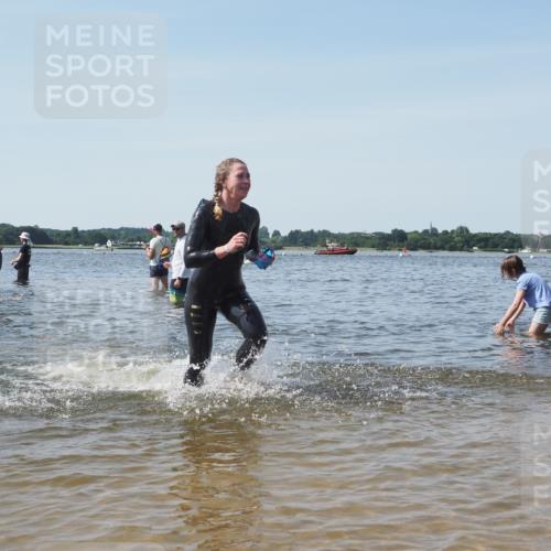22.06.2025 - Viking Triathlon KatJ http://msf.ph/oto/8105515 22.06.2025 10:36:32 Schwimmen 42, 88, 232, 251, 332 meine-sportfotos.de