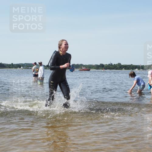 22.06.2025 - Viking Triathlon KatJ http://msf.ph/oto/8105524 22.06.2025 10:36:32 Schwimmen 42, 88, 232, 251, 332 meine-sportfotos.de