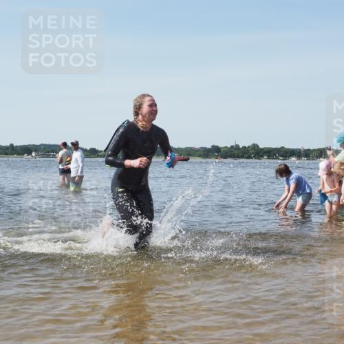 22.06.2025 - Viking Triathlon KatJ http://msf.ph/oto/8105532 22.06.2025 10:36:33 Schwimmen 42, 88, 232, 251, 332 meine-sportfotos.de