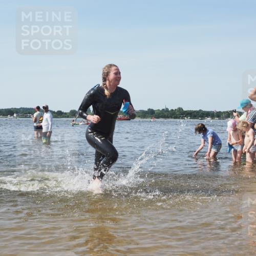22.06.2025 - Viking Triathlon KatJ http://msf.ph/oto/8105539 22.06.2025 10:36:33 Schwimmen 42, 88, 232, 251, 332 meine-sportfotos.de
