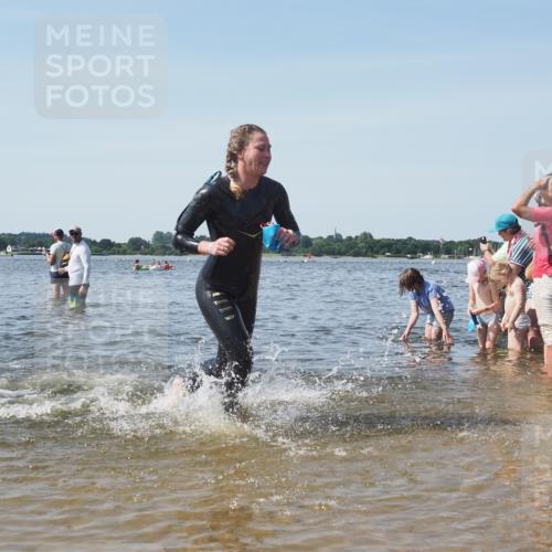 22.06.2025 - Viking Triathlon KatJ http://msf.ph/oto/8105547 22.06.2025 10:36:33 Schwimmen 42, 88, 232, 251, 332 meine-sportfotos.de