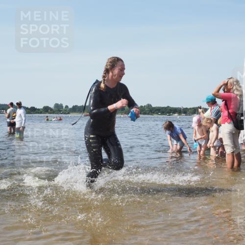 22.06.2025 - Viking Triathlon KatJ http://msf.ph/oto/8105556 22.06.2025 10:36:33 Schwimmen 42, 88, 232, 251, 332 meine-sportfotos.de