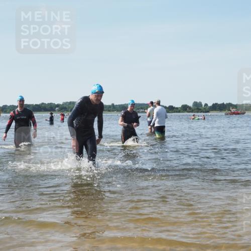 22.06.2025 - Viking Triathlon KatJ http://msf.ph/oto/8105586 22.06.2025 10:36:36 Schwimmen 42, 88, 232, 251, 332 meine-sportfotos.de