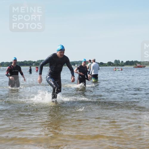 22.06.2025 - Viking Triathlon KatJ http://msf.ph/oto/8105601 22.06.2025 10:36:36 Schwimmen 42, 88, 232, 251, 332 meine-sportfotos.de