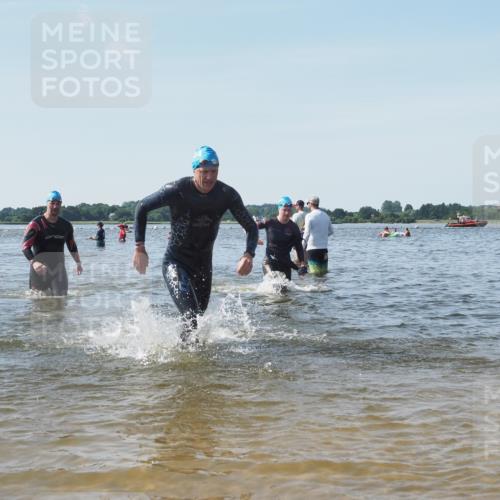 22.06.2025 - Viking Triathlon KatJ http://msf.ph/oto/8105608 22.06.2025 10:36:36 Schwimmen 42, 88, 232, 251, 332 meine-sportfotos.de