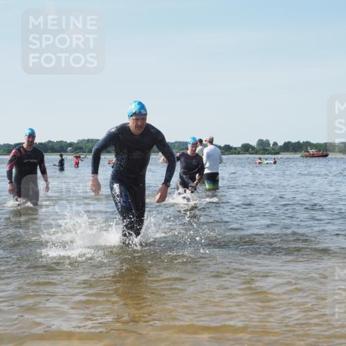 22.06.2025 - Viking Triathlon KatJ http://msf.ph/oto/8105615 22.06.2025 10:36:36 Schwimmen 42, 88, 232, 251, 332 meine-sportfotos.de