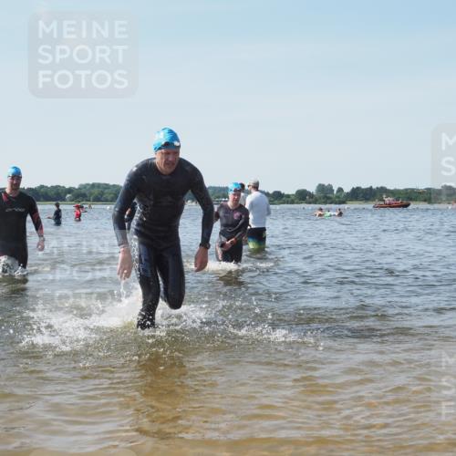 22.06.2025 - Viking Triathlon KatJ http://msf.ph/oto/8105618 22.06.2025 10:36:36 Schwimmen 42, 88, 232, 251, 332 meine-sportfotos.de