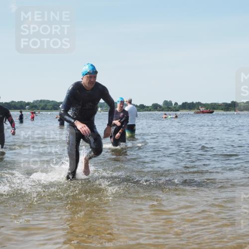 22.06.2025 - Viking Triathlon KatJ http://msf.ph/oto/8105625 22.06.2025 10:36:36 Schwimmen 42, 88, 232, 251, 332 meine-sportfotos.de