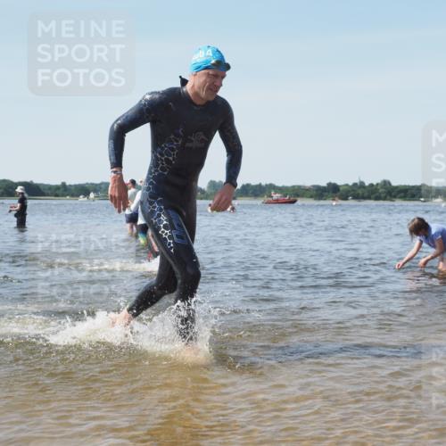 22.06.2025 - Viking Triathlon KatJ http://msf.ph/oto/8105656 22.06.2025 10:36:37 Schwimmen 42, 232, 251, 332 meine-sportfotos.de