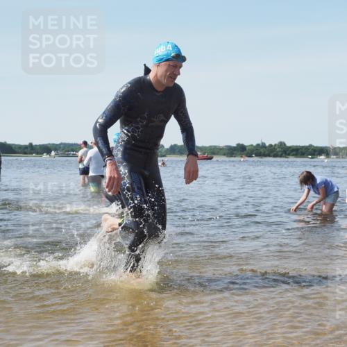 22.06.2025 - Viking Triathlon KatJ http://msf.ph/oto/8105662 22.06.2025 10:36:37 Schwimmen 42, 232, 251, 332 meine-sportfotos.de