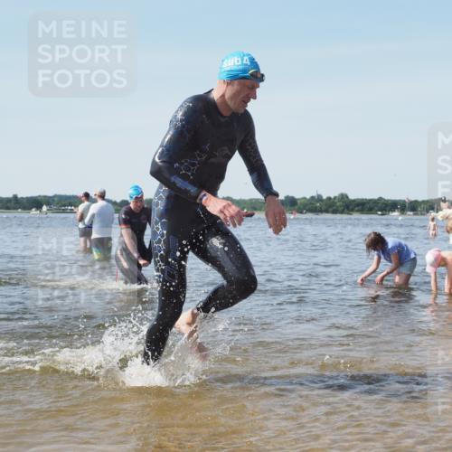 22.06.2025 - Viking Triathlon KatJ http://msf.ph/oto/8105669 22.06.2025 10:36:37 Schwimmen 42, 232, 251, 332 meine-sportfotos.de