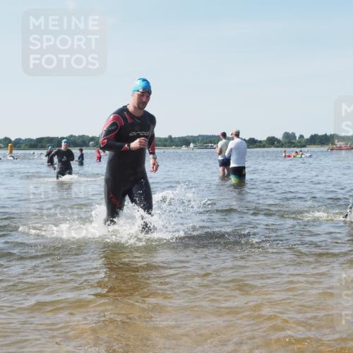 22.06.2025 - Viking Triathlon KatJ http://msf.ph/oto/8105705 22.06.2025 10:36:39 Schwimmen 42, 232, 251, 332 meine-sportfotos.de