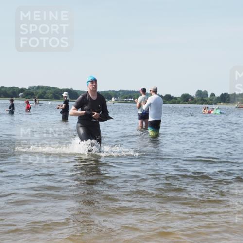 22.06.2025 - Viking Triathlon KatJ http://msf.ph/oto/8105813 22.06.2025 10:36:44 Schwimmen 332 meine-sportfotos.de