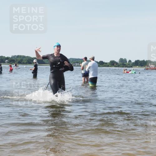 22.06.2025 - Viking Triathlon KatJ http://msf.ph/oto/8105826 22.06.2025 10:36:44 Schwimmen 332 meine-sportfotos.de