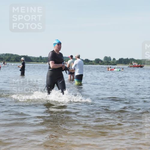 22.06.2025 - Viking Triathlon KatJ http://msf.ph/oto/8105846 22.06.2025 10:36:44 Schwimmen 332 meine-sportfotos.de
