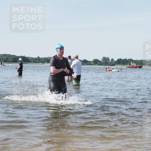 22.06.2025 - Viking Triathlon KatJ http://msf.ph/oto/8105857 22.06.2025 10:36:44 Schwimmen 332 meine-sportfotos.de