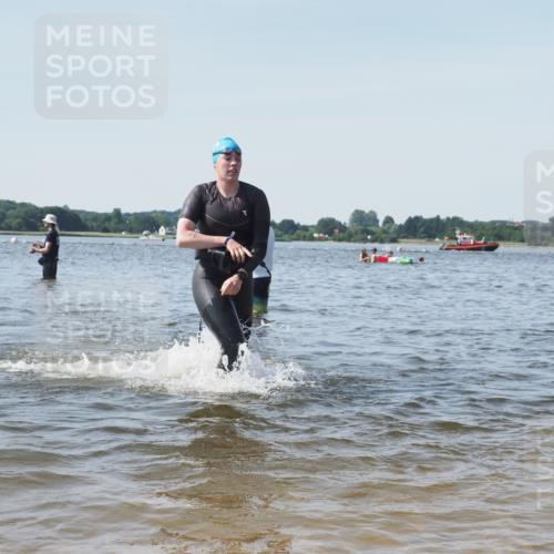 22.06.2025 - Viking Triathlon KatJ http://msf.ph/oto/8105875 22.06.2025 10:36:45 Schwimmen 332 meine-sportfotos.de