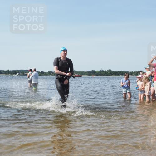 22.06.2025 - Viking Triathlon KatJ http://msf.ph/oto/8105882 22.06.2025 10:36:46 Schwimmen 331, 332 meine-sportfotos.de