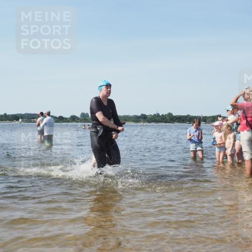 22.06.2025 - Viking Triathlon KatJ http://msf.ph/oto/8105889 22.06.2025 10:36:46 Schwimmen 331, 332 meine-sportfotos.de