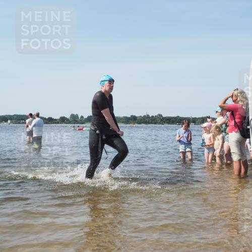 22.06.2025 - Viking Triathlon KatJ http://msf.ph/oto/8105896 22.06.2025 10:36:46 Schwimmen 331, 332 meine-sportfotos.de