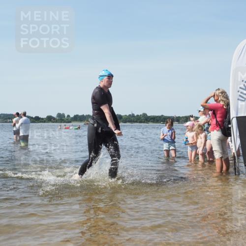 22.06.2025 - Viking Triathlon KatJ http://msf.ph/oto/8105903 22.06.2025 10:36:46 Schwimmen 331, 332 meine-sportfotos.de
