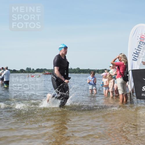 22.06.2025 - Viking Triathlon KatJ http://msf.ph/oto/8105912 22.06.2025 10:36:46 Schwimmen 331, 332 meine-sportfotos.de