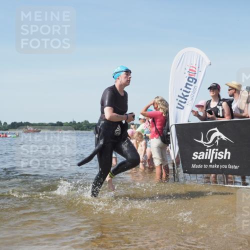 22.06.2025 - Viking Triathlon KatJ http://msf.ph/oto/8105943 22.06.2025 10:36:47 Schwimmen 331, 332 meine-sportfotos.de