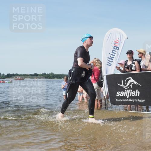 22.06.2025 - Viking Triathlon KatJ http://msf.ph/oto/8105953 22.06.2025 10:36:47 Schwimmen 331, 332 meine-sportfotos.de