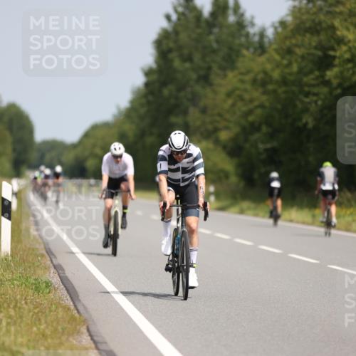 22.06.2025 - Viking Triathlon Yannick Fuchs http://msf.ph/oto/8105973 22.06.2025 12:11:10 Radfahren 107, 529, 618, 643, 658 meine-sportfotos.de