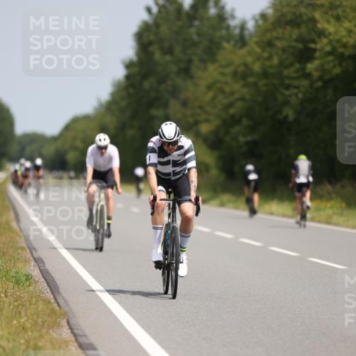 22.06.2025 - Viking Triathlon Yannick Fuchs http://msf.ph/oto/8105981 22.06.2025 12:11:10 Radfahren 107, 529, 618, 643, 658 meine-sportfotos.de