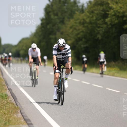 22.06.2025 - Viking Triathlon Yannick Fuchs http://msf.ph/oto/8105987 22.06.2025 12:11:10 Radfahren 107, 529, 618, 643, 658 meine-sportfotos.de