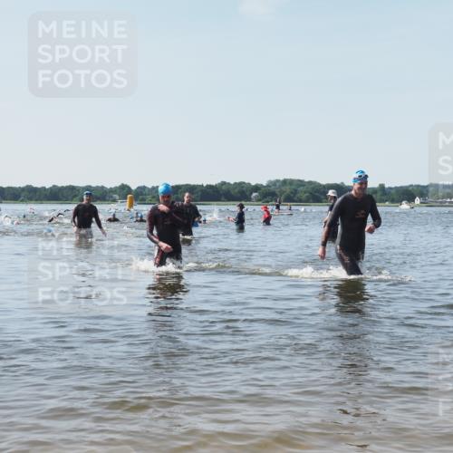 22.06.2025 - Viking Triathlon KatJ http://msf.ph/oto/8105992 22.06.2025 10:36:59 Schwimmen 331, 355, 388, 500 meine-sportfotos.de