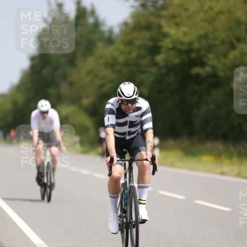 22.06.2025 - Viking Triathlon Yannick Fuchs http://msf.ph/oto/8106013 22.06.2025 12:11:11 Radfahren 107, 529, 618, 643, 658 meine-sportfotos.de
