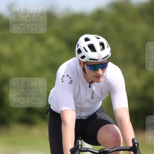 22.06.2025 - Viking Triathlon Yannick Fuchs http://msf.ph/oto/8106125 22.06.2025 12:11:14 Radfahren 206, 529, 603, 643, 658 meine-sportfotos.de