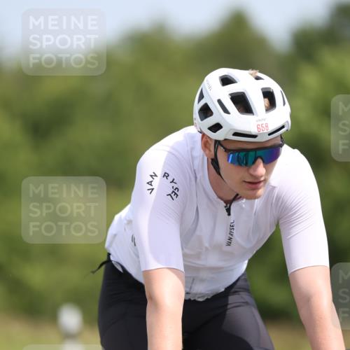 22.06.2025 - Viking Triathlon Yannick Fuchs http://msf.ph/oto/8106134 22.06.2025 12:11:14 Radfahren 206, 529, 603, 643, 658 meine-sportfotos.de