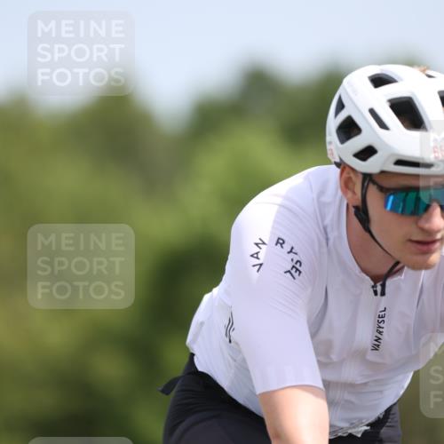 22.06.2025 - Viking Triathlon Yannick Fuchs http://msf.ph/oto/8106142 22.06.2025 12:11:15 Radfahren 206, 529, 603, 623, 643, 658 meine-sportfotos.de